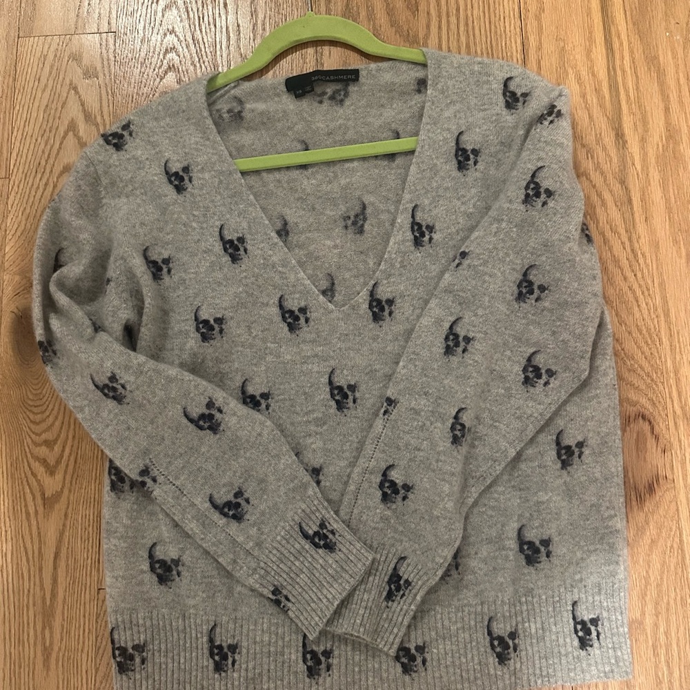 360 Cashmere Light Gray Sweater with skill Design